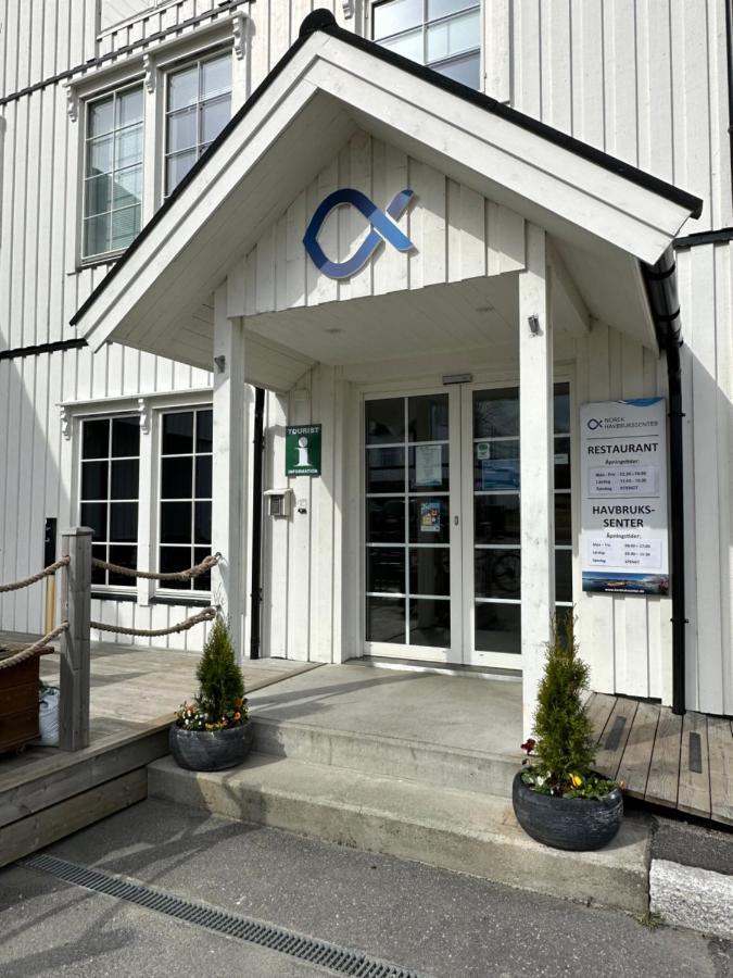 Norsk Havbrukssenter - Rorbuer Hotel Бронойсунд Екстериор снимка